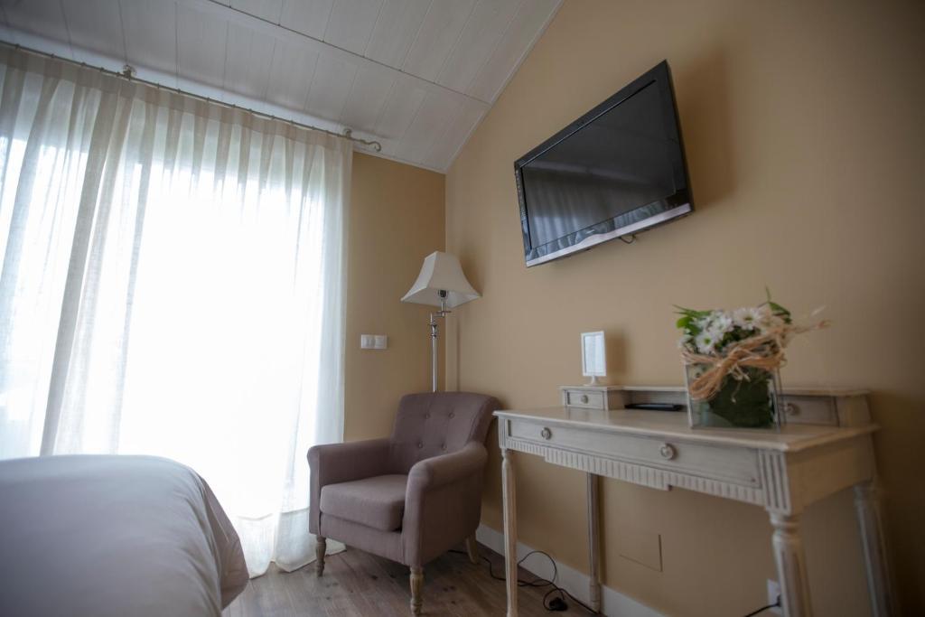 El Jardin De Vikera Hostal San Andrés de Montejos Habitación foto