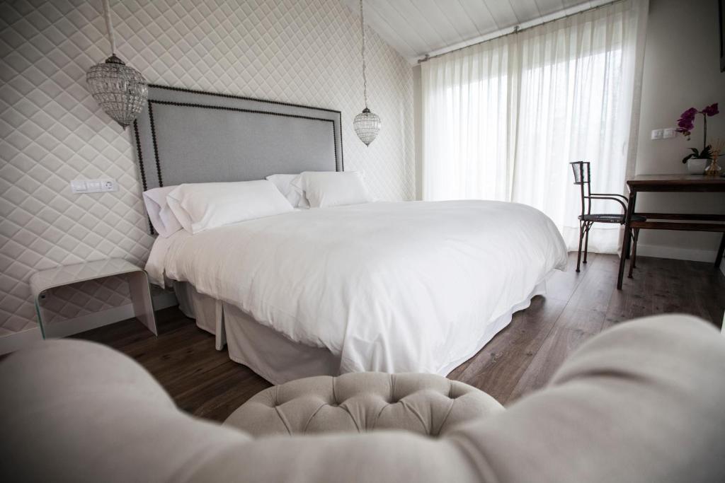 El Jardin De Vikera Hostal San Andrés de Montejos Habitación foto